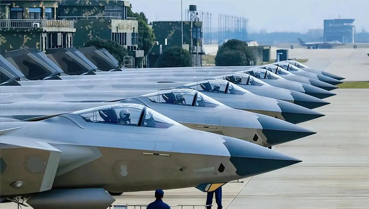 2022年到2025年，日本发布中国空/海军战机数量：
歼10：从548架涨到了