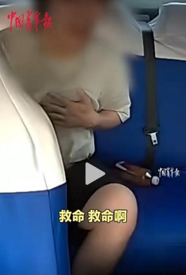 四川小伙突发心脏病，拦出租车前往医院。



乐山午后，一位资深出租车司机李师傅