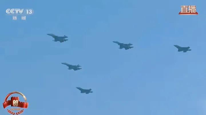 期待H-20早日与军迷见面!
          这次阅兵展示了歼—16，歼—2