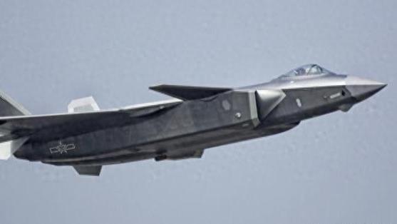 美媒给歼20算了笔账，不用等6代机问世，美国空军就要让出世界第1