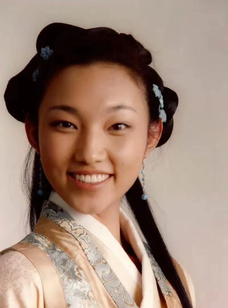 我有一个预感：
全网都在替那尔那茜做“嫁衣”！
那尔那茜本也不是特别出名的18线