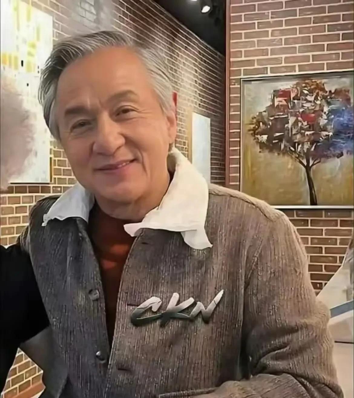 #成龙迎来71岁生日#
人到七十古来稀，不知不觉曾经的“大哥”也已经71岁了。只