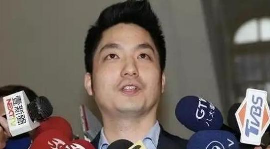 台北市市长、蒋介石的曾孙蒋万安直接把话撂下了！他当着媒体的面斩钉截铁地表示，自己
