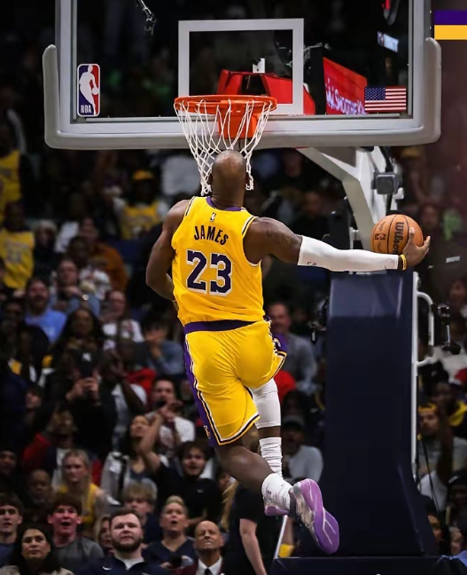 詹姆斯30分湖人战胜鹈鹕，这段时间詹姆斯确实猛
詹姆斯30分8篮板8助攻，东契奇