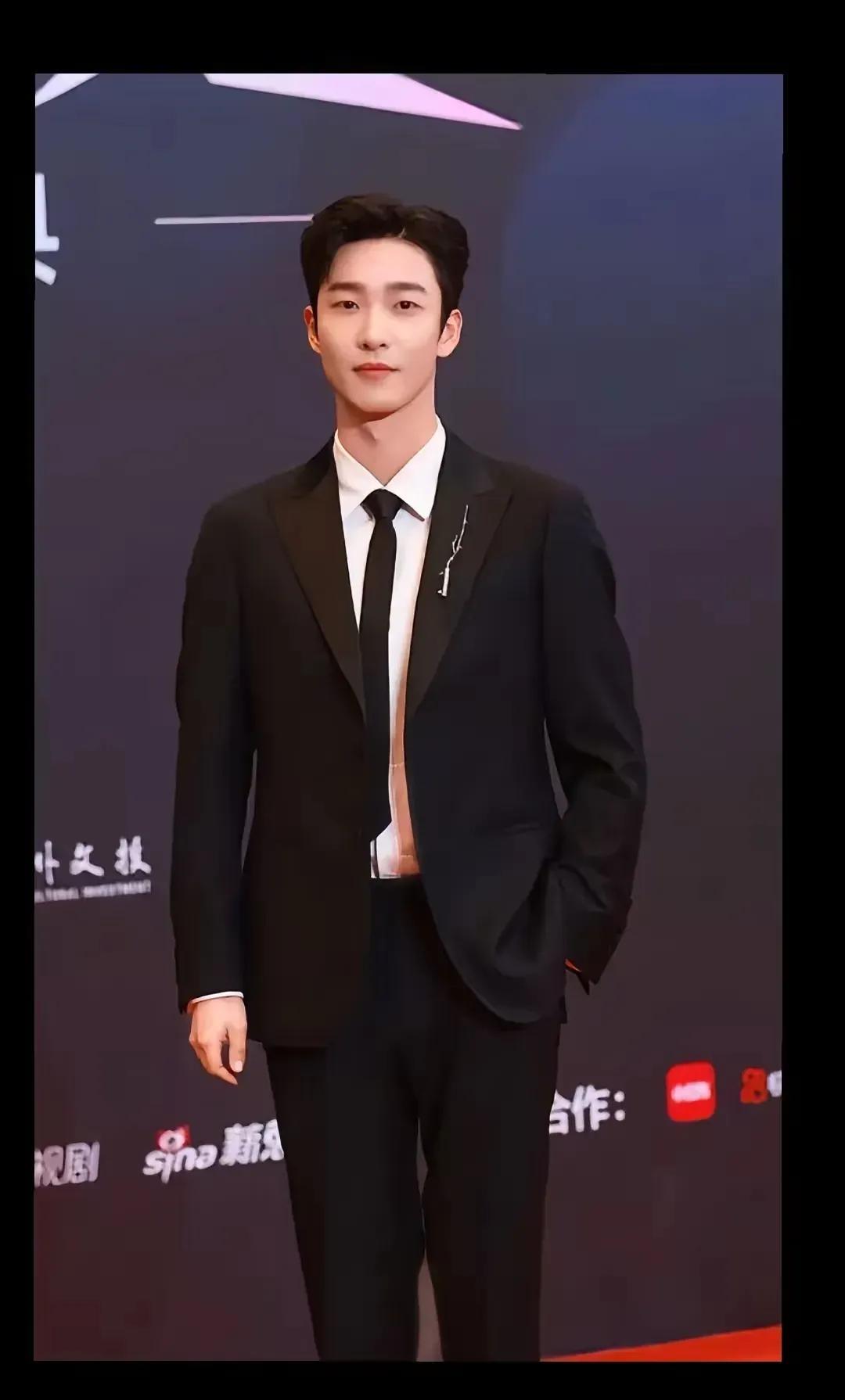 姚冠宇还是太全面了，要唱歌会唱歌，说演戏会演戏，直播关闭打赏，连六公主都对他宠爱