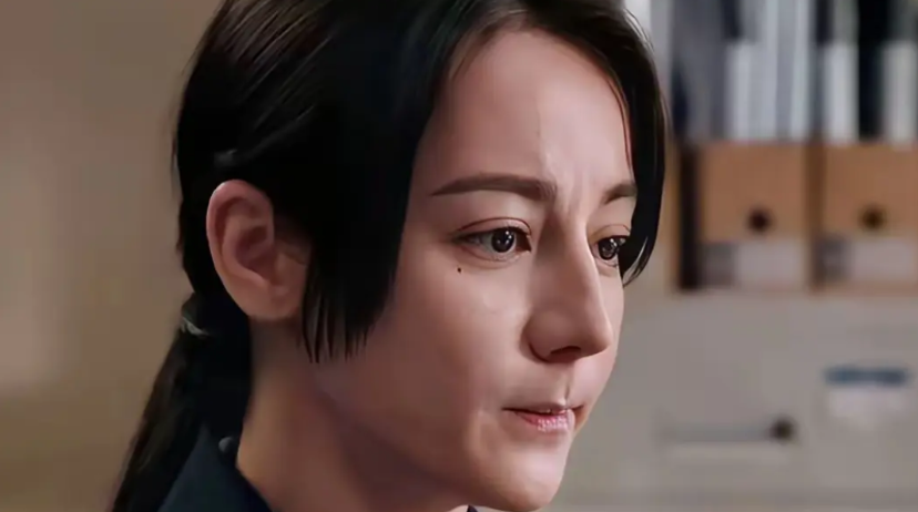 热巴就算脸上有瑕疵，也依然是个大美女

确实，热巴的皮肤已经流失了胶原蛋白，开始