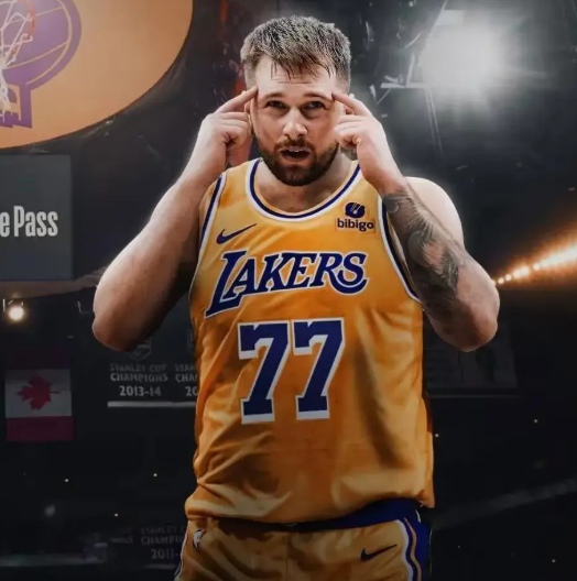 东契奇到底配不配未来门面球星的资格？

总得分：12690分。

总助攻：369