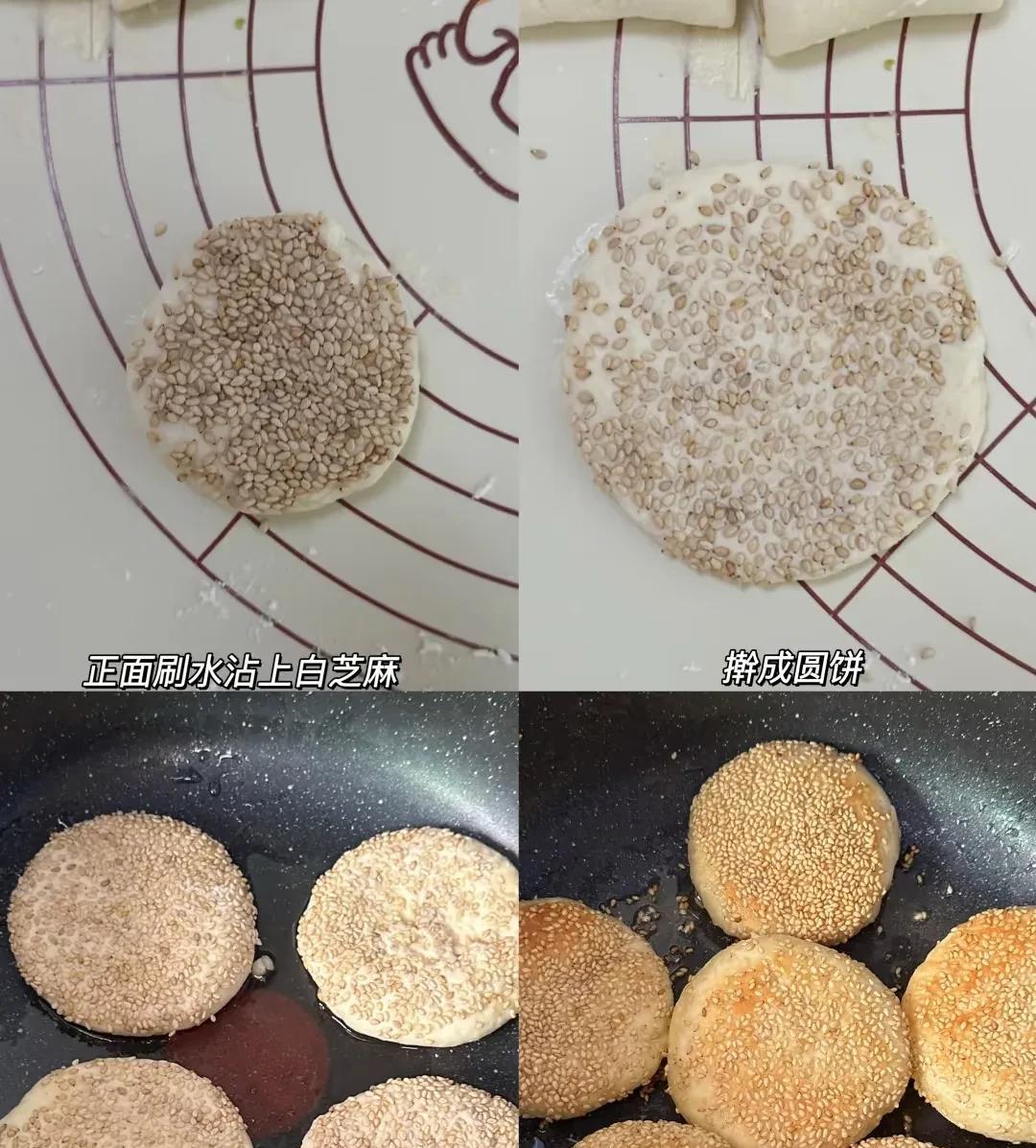 面团裹着白芝麻“小披风”
在案板上欢快翻滚
变身圆饼胚后，得意地晃了晃身子
“滋