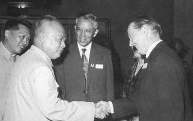 1959年，赫鲁晓夫访华，要求我国释放美军俘虏。时任外长的陈老总立即予以驳斥，谁