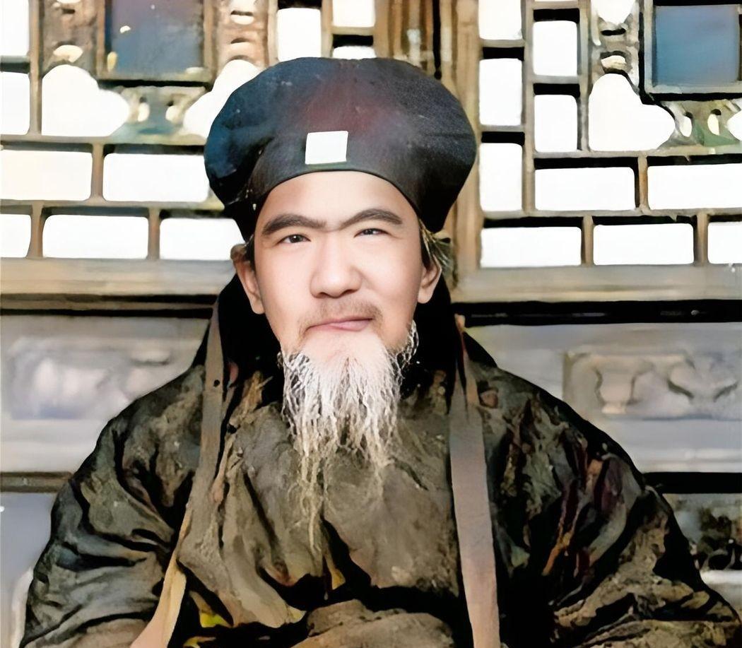 这位正是西北传奇人物牛兆濂。1929年，陕西大饥荒，牛兆濂以七旬之躯奔走筹粮，亲