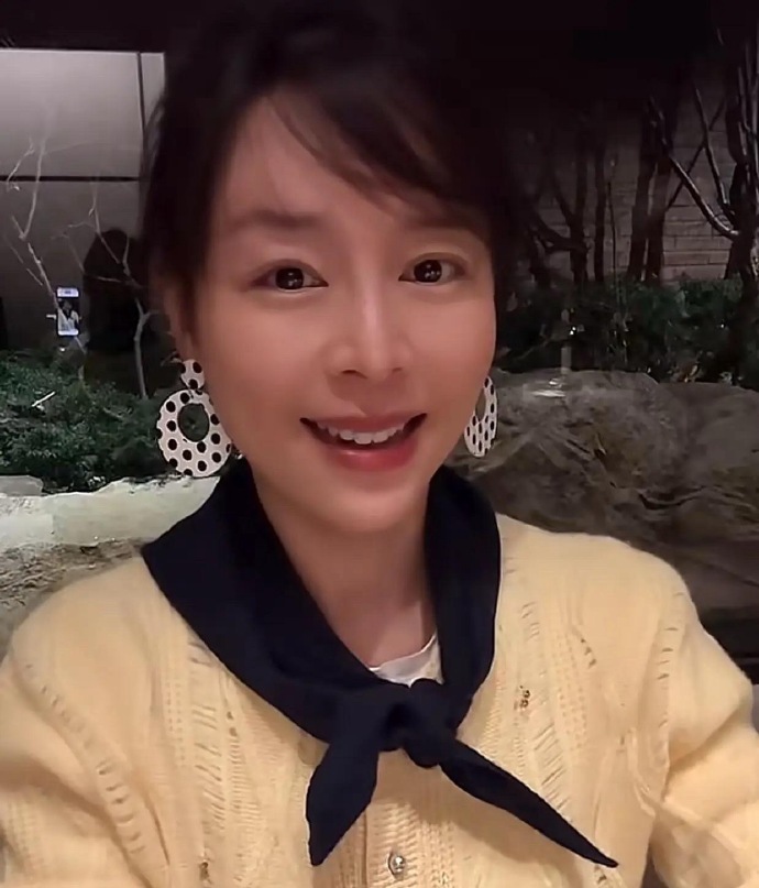 有钱人太好哄了！张静初吃2000块素食宴，每道菜只有一口，根本不管饱……虽然说这