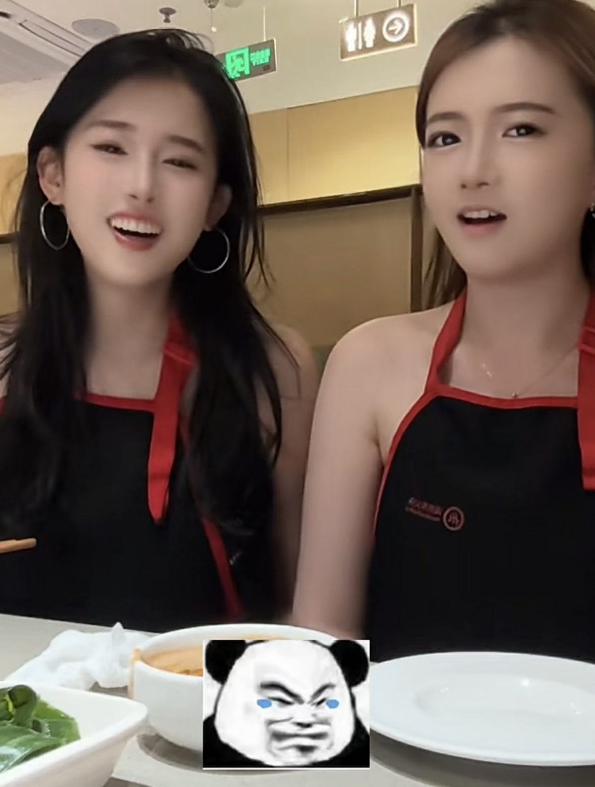 这样吃火锅是不是很凉快