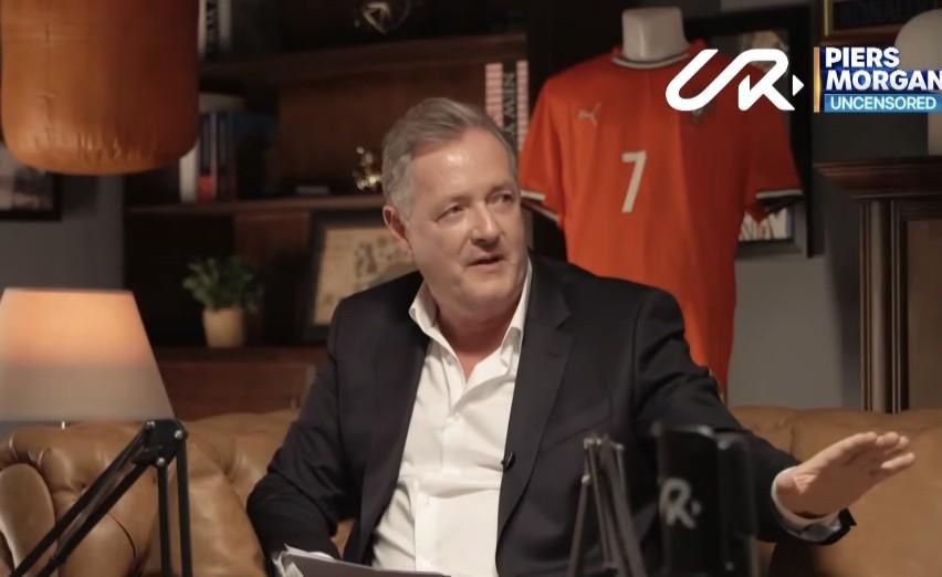 总裁依然自信！帅就一个字！
在最新的皮尔斯·摩根对C罗问道：“你觉得自
己比大卫