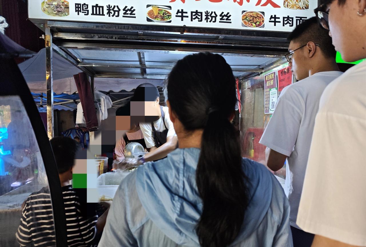 父亲的堂姐留下40万后就去世了。
这事又一次狠狠地打击了我母亲。昨天，她打电话给