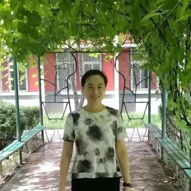 命运这个东西说不清楚，谁能想到一个气质优雅的教授，走在校园里会发生意外？
张爱玲