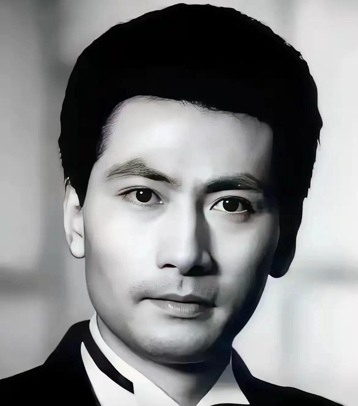 颜值一点不输世界首帅，但是就是红不起来，他可以称得上东方的第一美男，颜值可以比肩