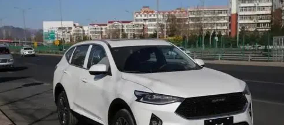 我用20年驾龄告诉你：开车千万别碰这8件要命的事——打电话、看手机、听歌、吃零食