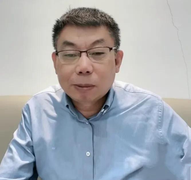 贺晓龙之流是逮谁咬谁，这又开始蛐蛐刘主席了！
他把刘主席形容为：“诸臣误我，皆可