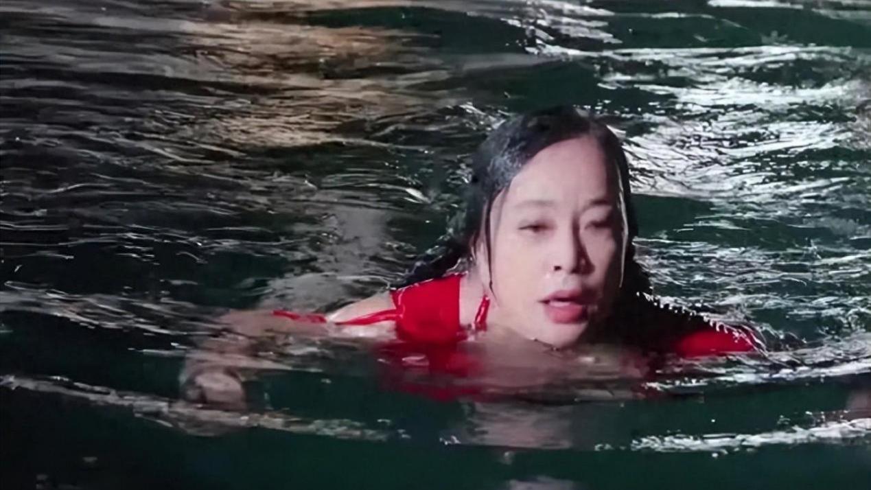 想不到2月还没结束，74岁感到后怕的刘晓庆，就给娱乐圈敲响警钟