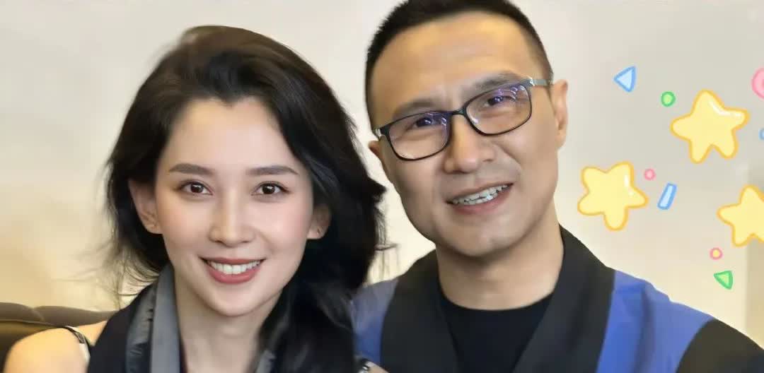 汪峰深夜发长文谈及与森林北的13个月恋情，表示两人感情很好。汪峰说：“她牵着我的