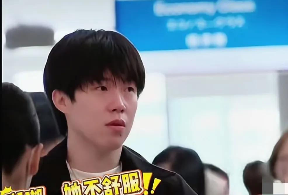 破案了！
莎头横滨机场同时升舱，
整个国乒只有他们俩哦！
大头：嘟嘟不舒服。
牛