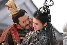 公元604年，太子杨广见后妈宣华夫人楚楚动人，一时精虫上脑，一把抱住宣华夫人，吐