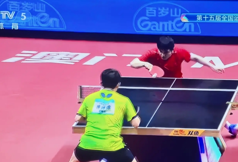 王中王，樊振东摧枯拉朽，淘汰世界排名第一的大头，第二的林诗栋，蝉联被誉为比世界杯