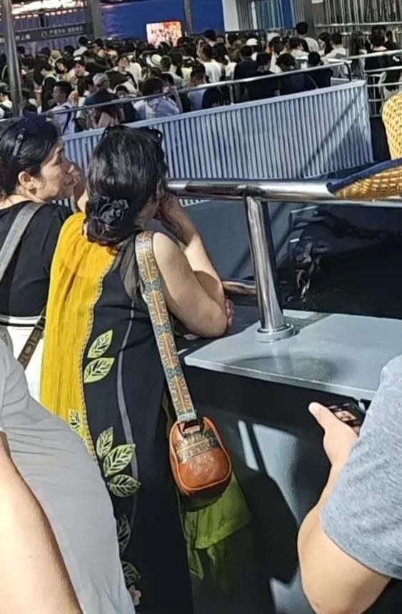 女人不要单独坐男人的车！这个证据很难推翻。
很是相信没有不拌嘴的夫妻，也相信吵过