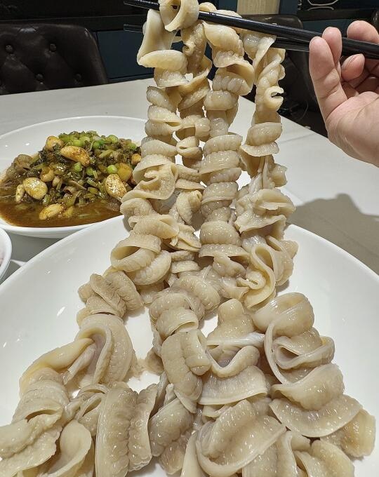 这是哪个地方的特色美食？叫啥呀，太有食欲了
