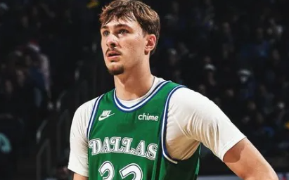 NBA常规赛，湖人客场对阵独行侠的比赛已经结束。全场战罢，湖人以116-110战