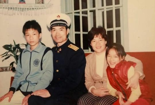1971年，23岁的女干部李玉枝嫁给了一级伤残战斗英雄，新婚之夜二人同房时，她竟