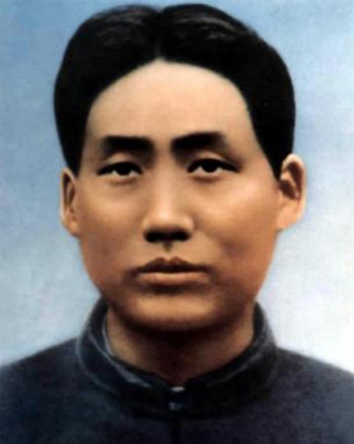 1927年，毛泽东被捕，押赴刑场途中机智逃脱。



这惊险一幕发生在前往铜鼓的