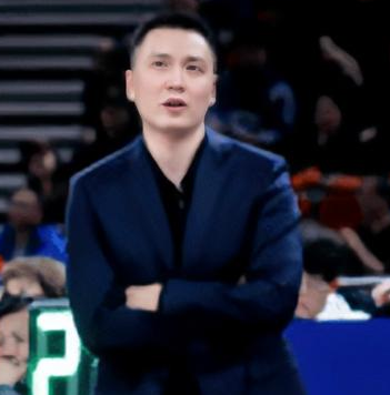 上海男篮主教练卢伟谈球队遭遇浙江逆转，他表示：这场我们输给了自己，上半场防守太差
