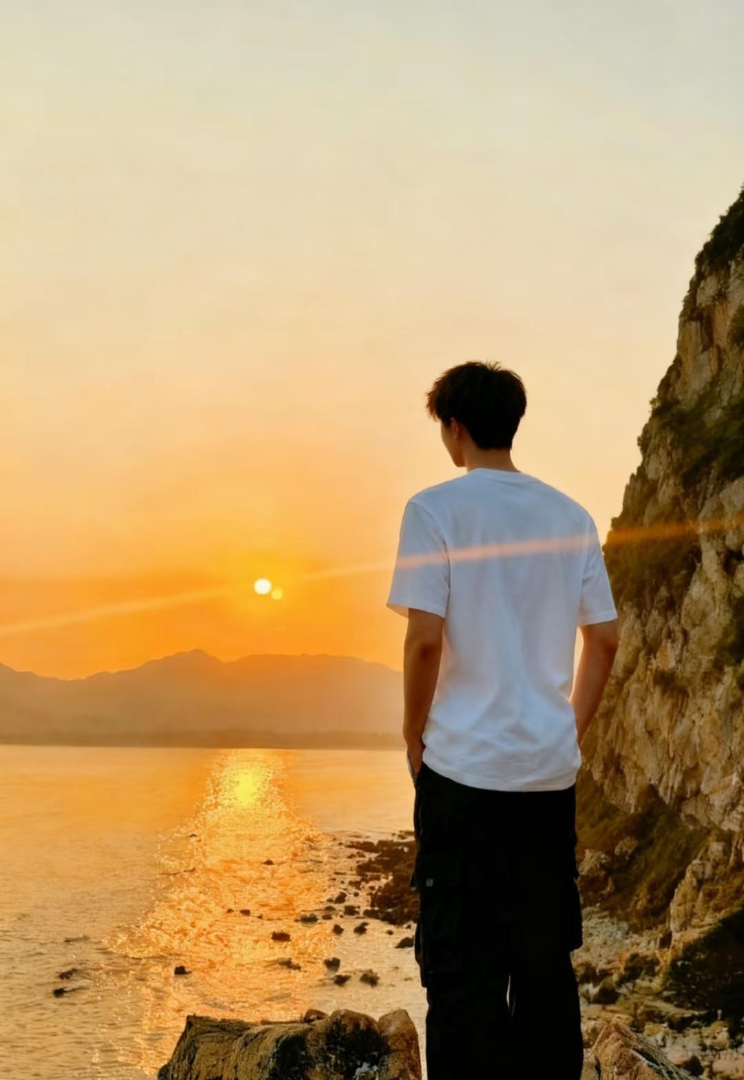 #上联：一翁一犁一头牛，如何对下联#一人一马一杆枪。