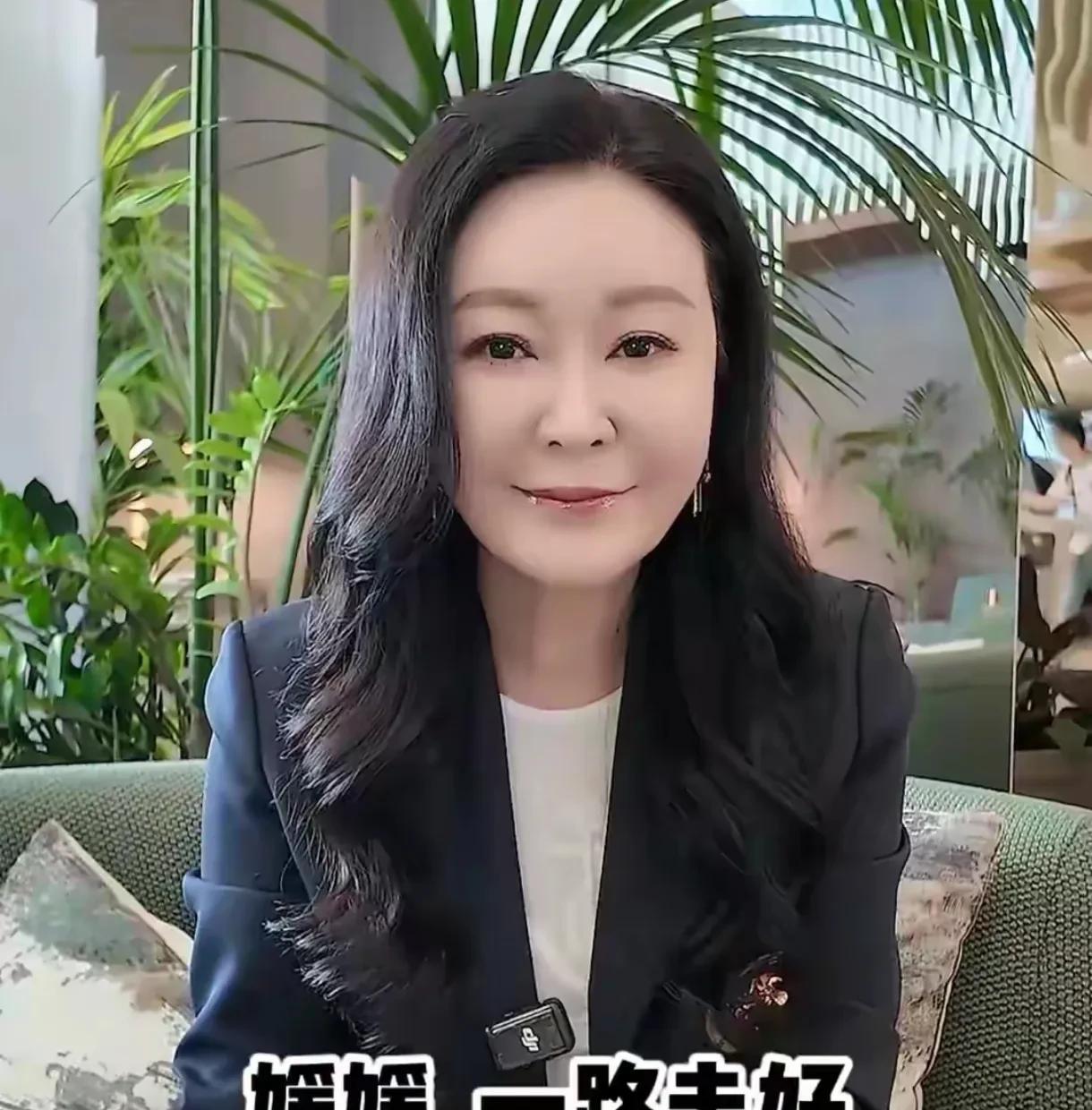 一觉醒来，这个叫王小骞的主持人天都塌了。



老实说，在这件事之前，我对这位主