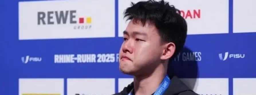 台湾球员夺得大运会团体冠军后哭成了泪人，原因是在比赛中大比分3：2赢下中国男团，