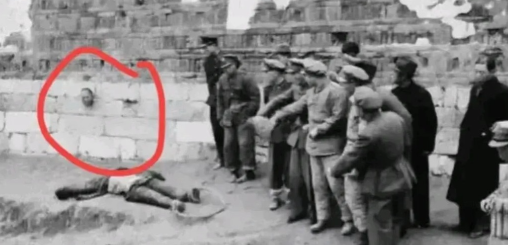 1948年，新四军苏浙游击纵队副司令兼参谋长汤景延的脑袋被反动派割下之后，悬挂到