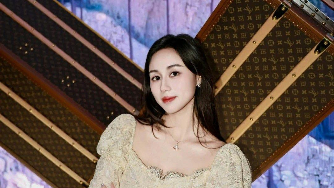 赌王千金何超欣亮相韩国APEC峰会，MIT清华双学霸颜值才华双杀