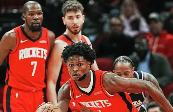 表面看着阿门灾难性发挥，实际上最终鬼魁祸首乌度卡

说实在的，上赛季小贾伤了，你