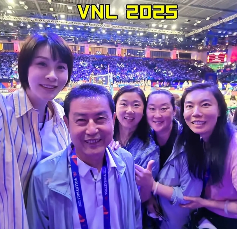 中国女排黄金一代，主要是教练厉害陈忠和[赞][赞]不接受反驳的黄金一代::冯坤、