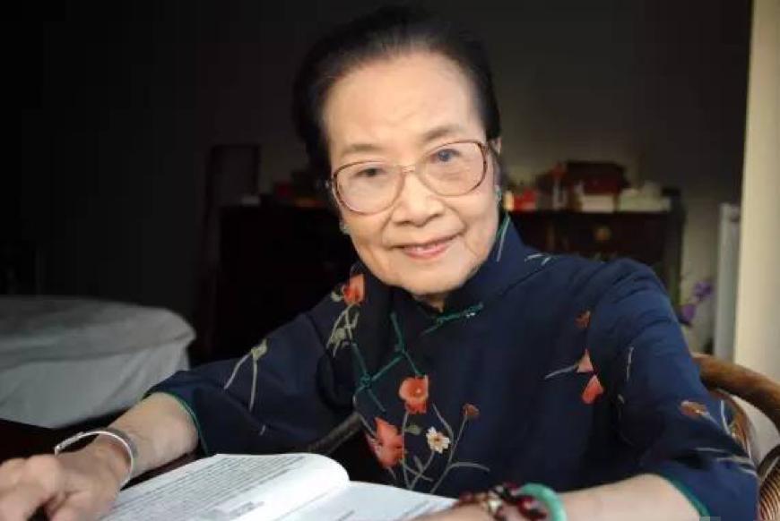 2009年，旅居美国的国学大家叶曼说：“不是我国吹牛， 只要给我们平安和安定，中