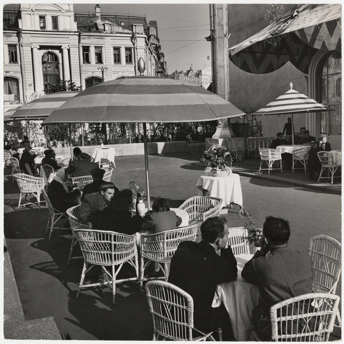 早，恰饭冇？(1947年莫斯科）