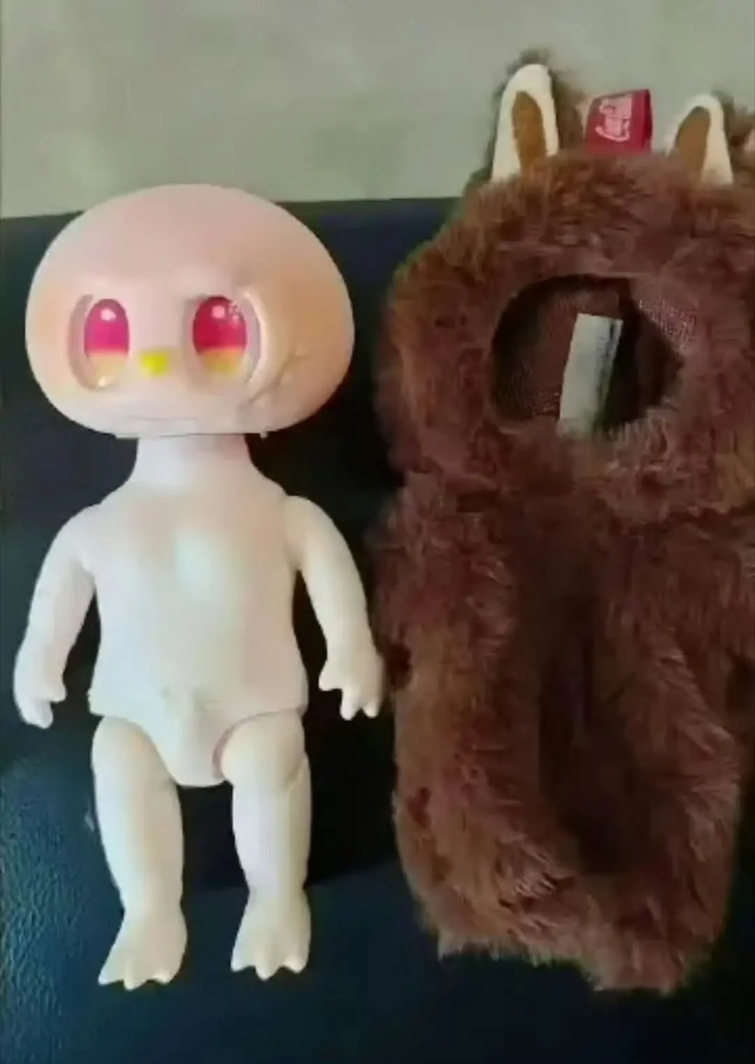 脱了衣服的labubu长这个样子！
没有什么高科技，为何这么火？