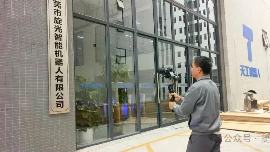 光影织就匠心：茶山之上，机器人与镜头的双向奔赴