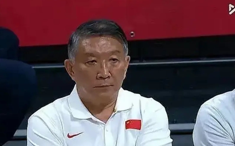 你怎么看宫鲁鸣这个人？
山东人生在北京，那就是北京人！
打小长在军区大院，满身纪
