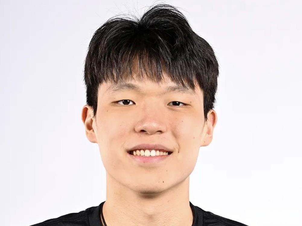 第8顺位的时候，我在想篮网不会脑抽选杨瀚森吧？
结果果然没有选，肖华念的时候我脑