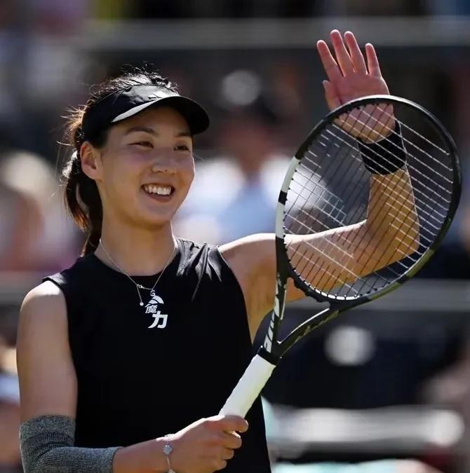 北京时间7月25日晚，刚刚结束一场2025WTA250布拉格站女单1/4决赛补赛