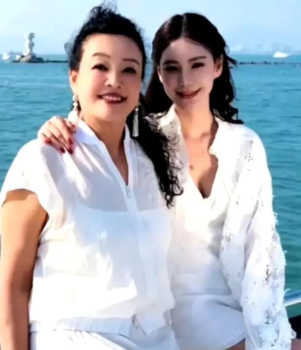我问性格强势的婆婆：如果你是张兰，面对马筱梅前夫的爆料，心里会不会有疙瘩？
婆婆