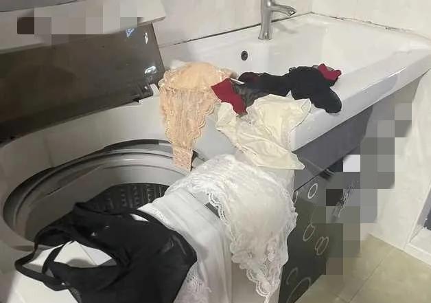 为什么要把这些衣物随便乱扔呢，不是扔在地上，就是扔在洗衣机上。
就不能讲点卫生吗