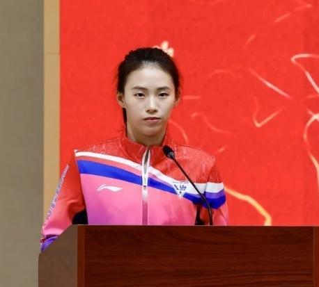做人做到陈芋汐这个份上，
这辈子都圆满了，
出席上海全运代表团，陈芋汐在会上表示